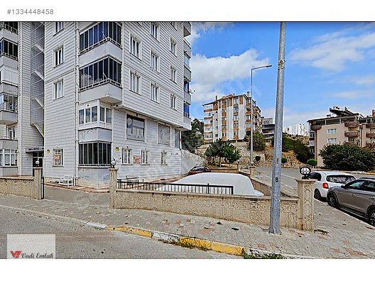 Karşıyaka Da Eşyalı 2+0 Satılık Daire/vadi Emlak — fotoğraf 2