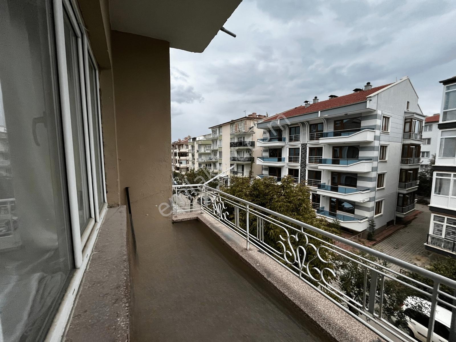Dumlupınar Mah.satılık 3+1 145m² Afjetli Daire — fotoğraf 21
