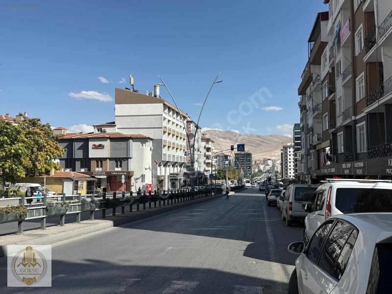 Göksu"Dan İmamhatip Meydanında Cadde Cepheli Satılık Dükkan