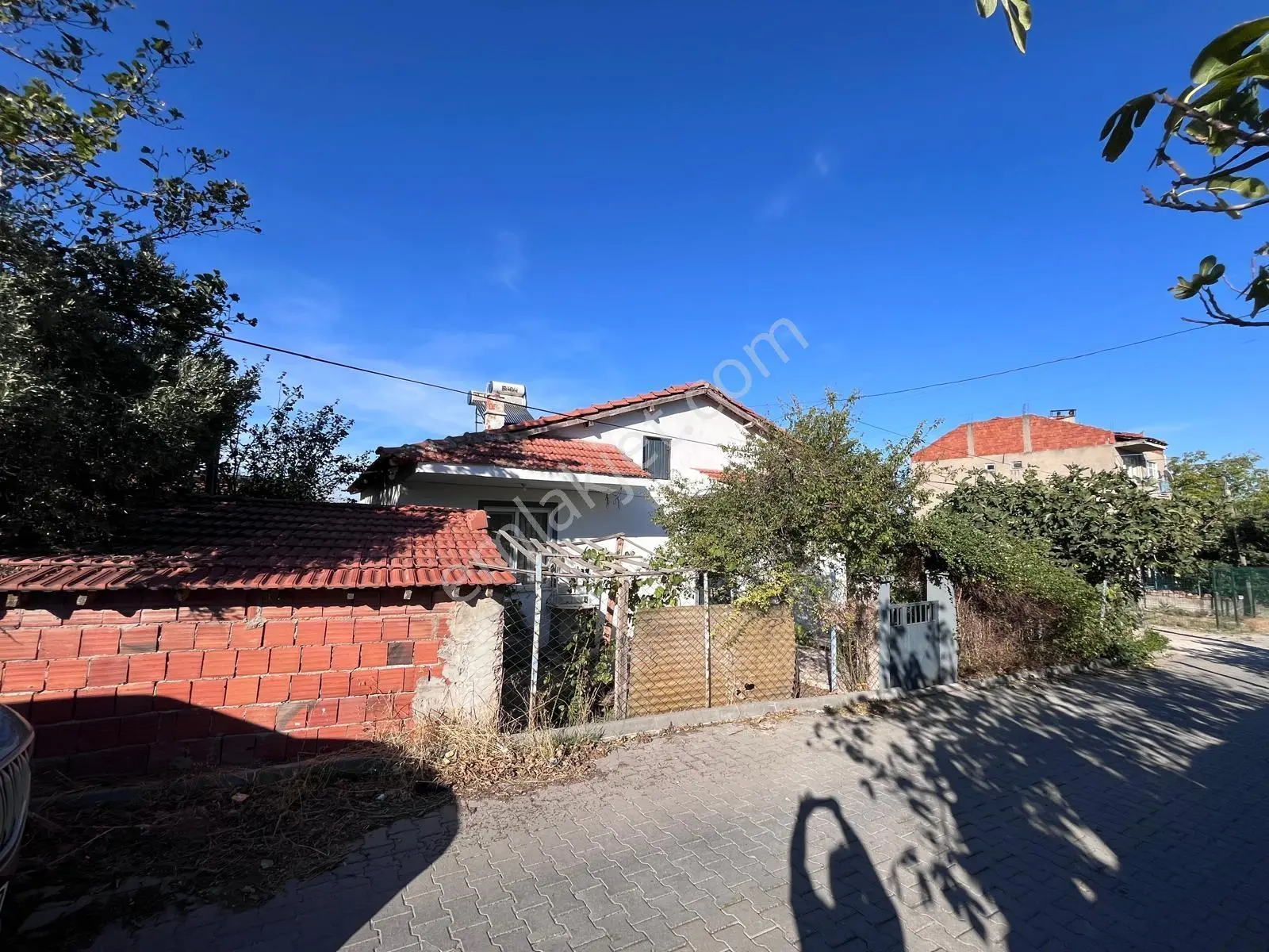 Nest'den H.basri Çantay Mah.'de 182 M2 Tarla İçinde Kargır Ev — fotoğraf 3