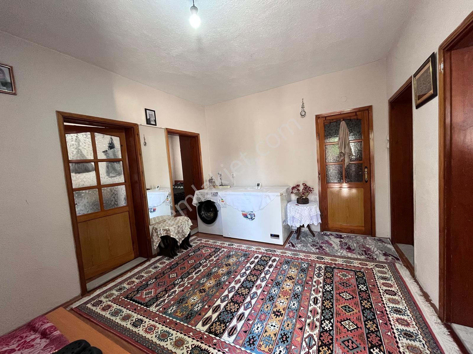 Nest'den H.basri Çantay Mah.'de 182 M2 Tarla İçinde Kargır Ev — fotoğraf 9