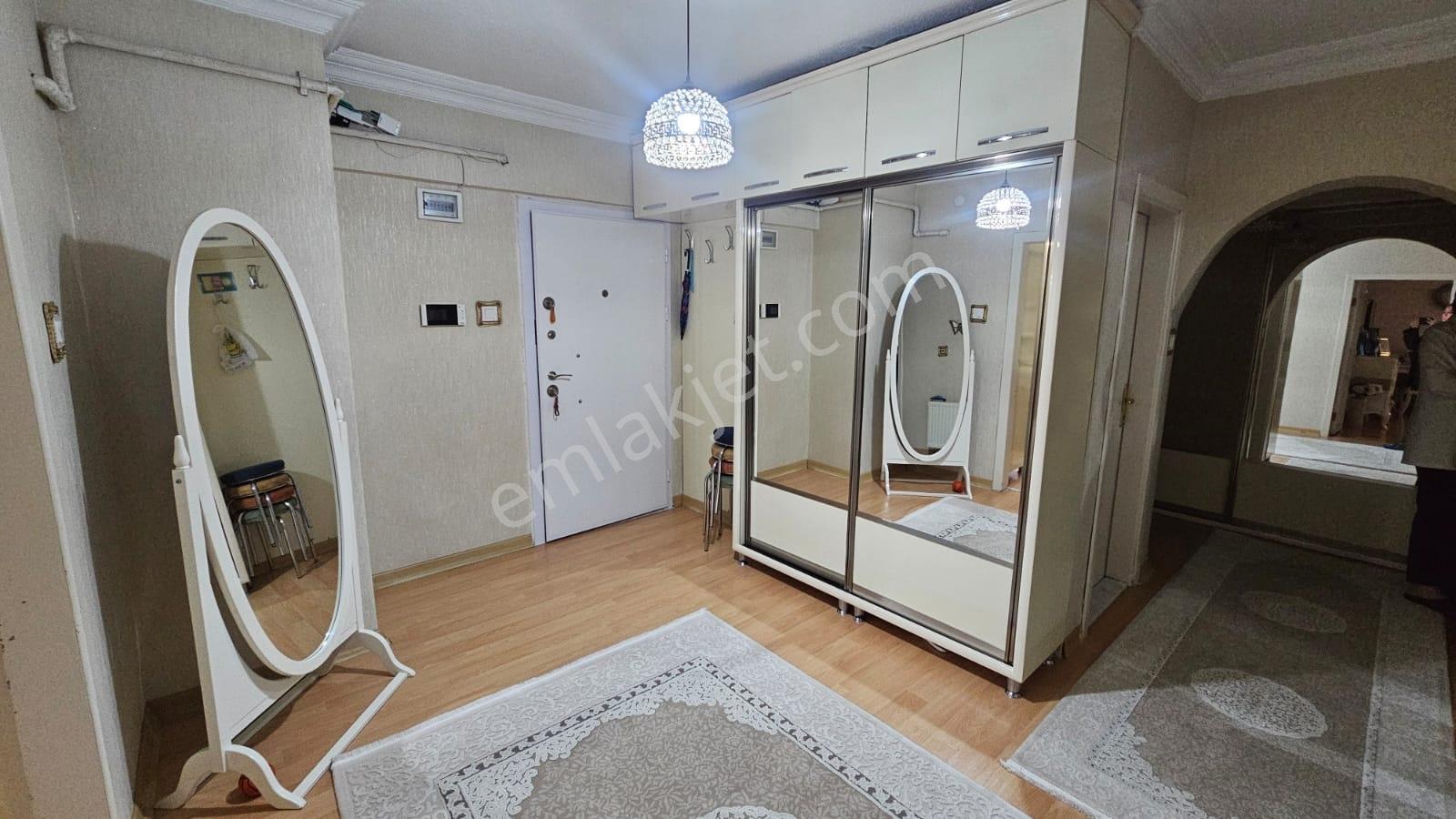 Demirlibahçede Tren İstasyonu Yanı 2 Kat Satılık Daire