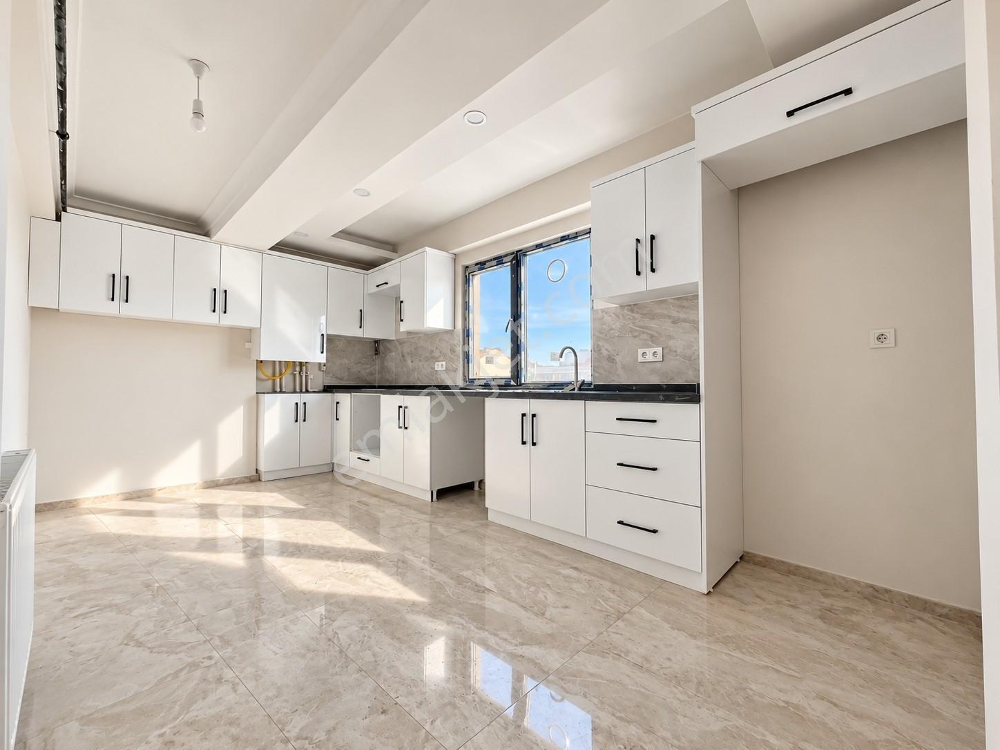 İlk Yuva Metrosu 135M2 Tek Daire Üzeri E.Banyolu Güney Cephe