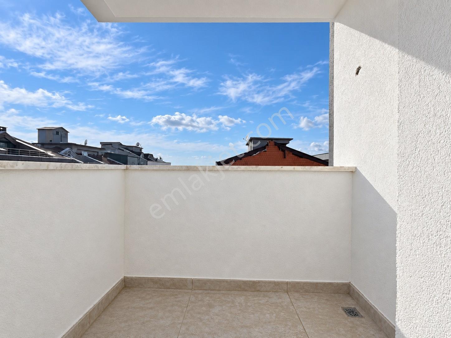 İlk Yuva Metrosu 135m2 Tek Daire Üzeri E.banyolu Güney Cephe — fotoğraf 5