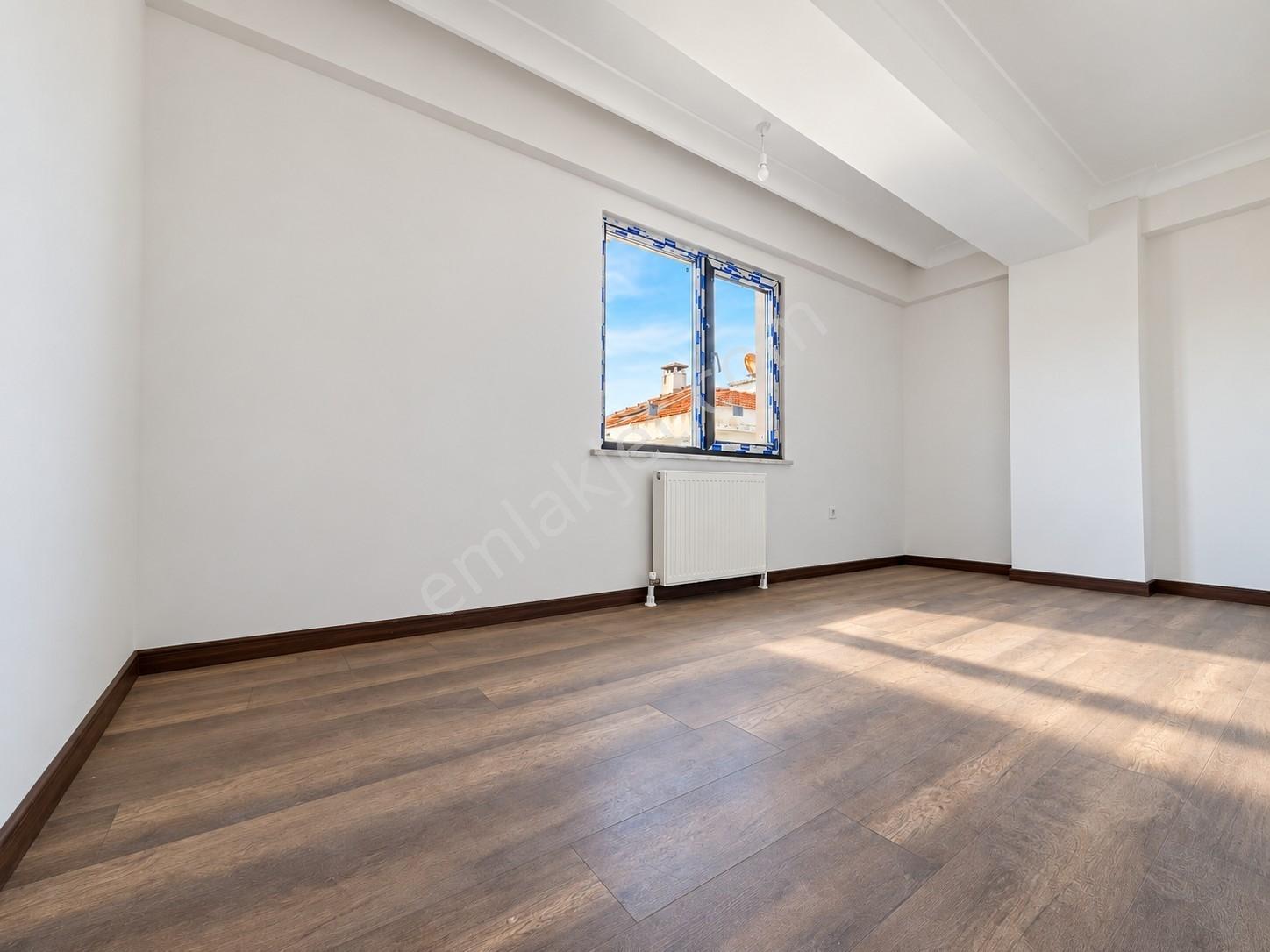 İlk Yuva Metrosu 135m2 Tek Daire Üzeri E.banyolu Güney Cephe — fotoğraf 7