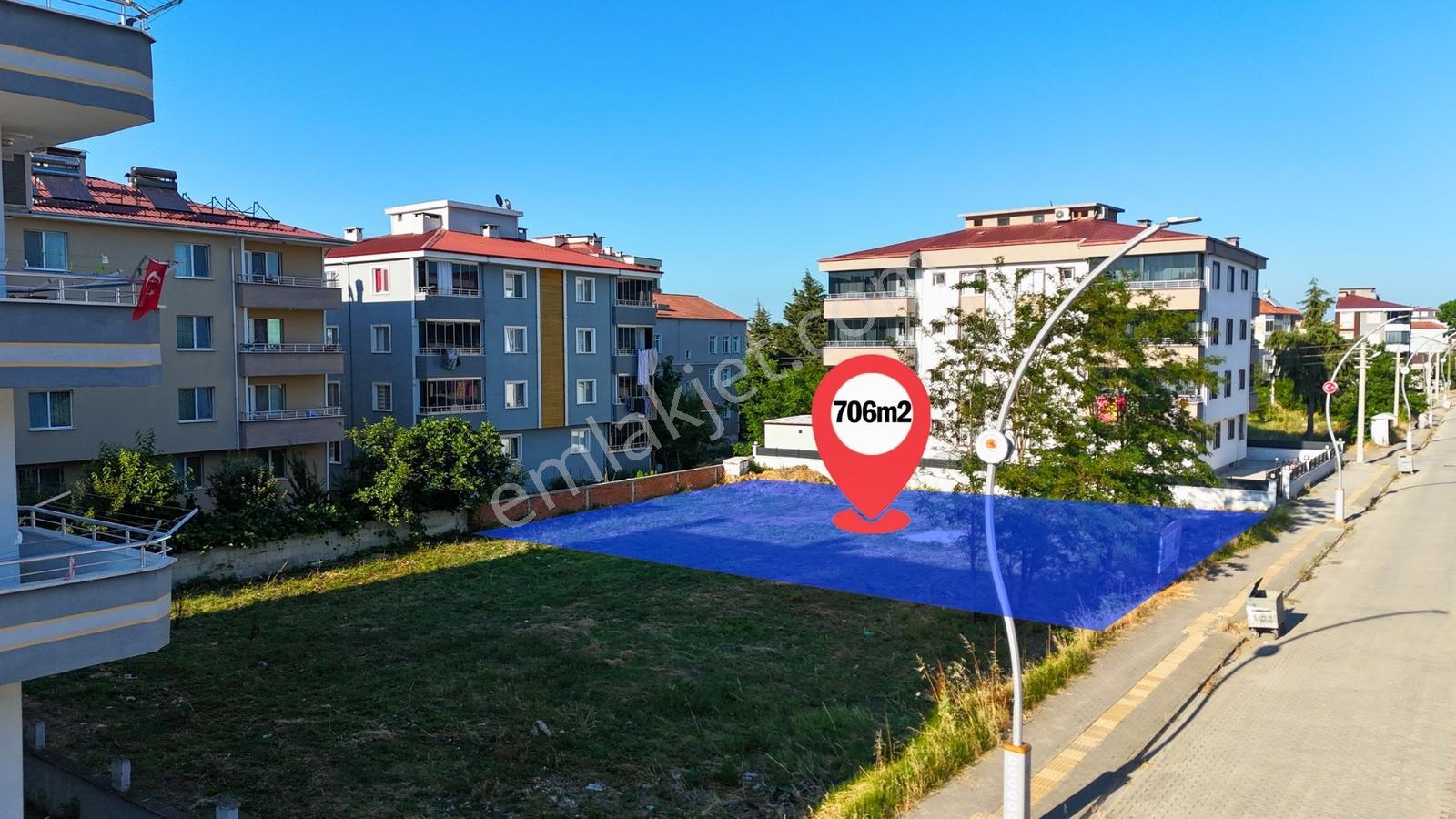Cumhuriyet Mahallesi'Nde Fırsat 706M2 Arsa