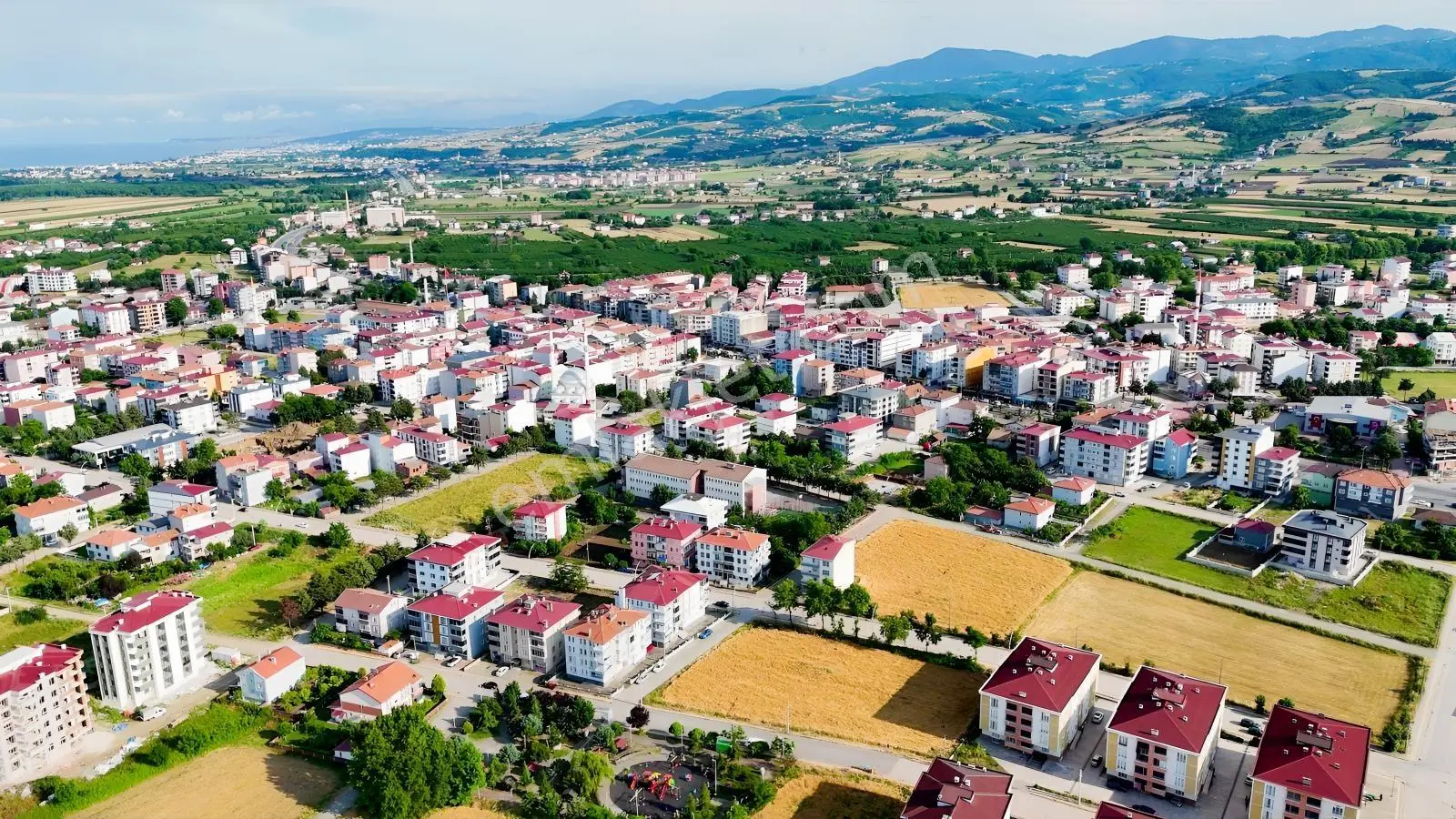 Cumhuriyet Mahallesi'nde Fırsat 706m2 Arsa — fotoğraf 9