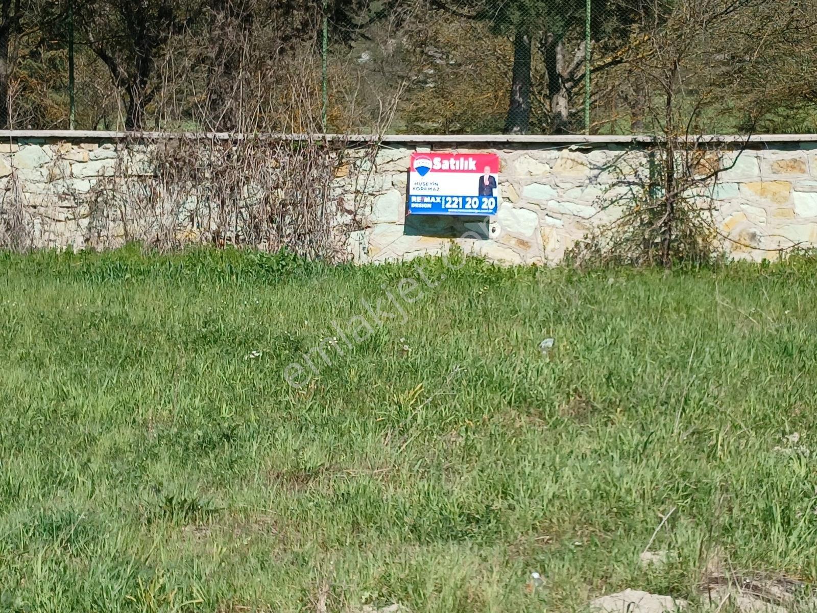 Remax Design Mudurnuda İmarlı 441 Metrekare Satılık Arsa