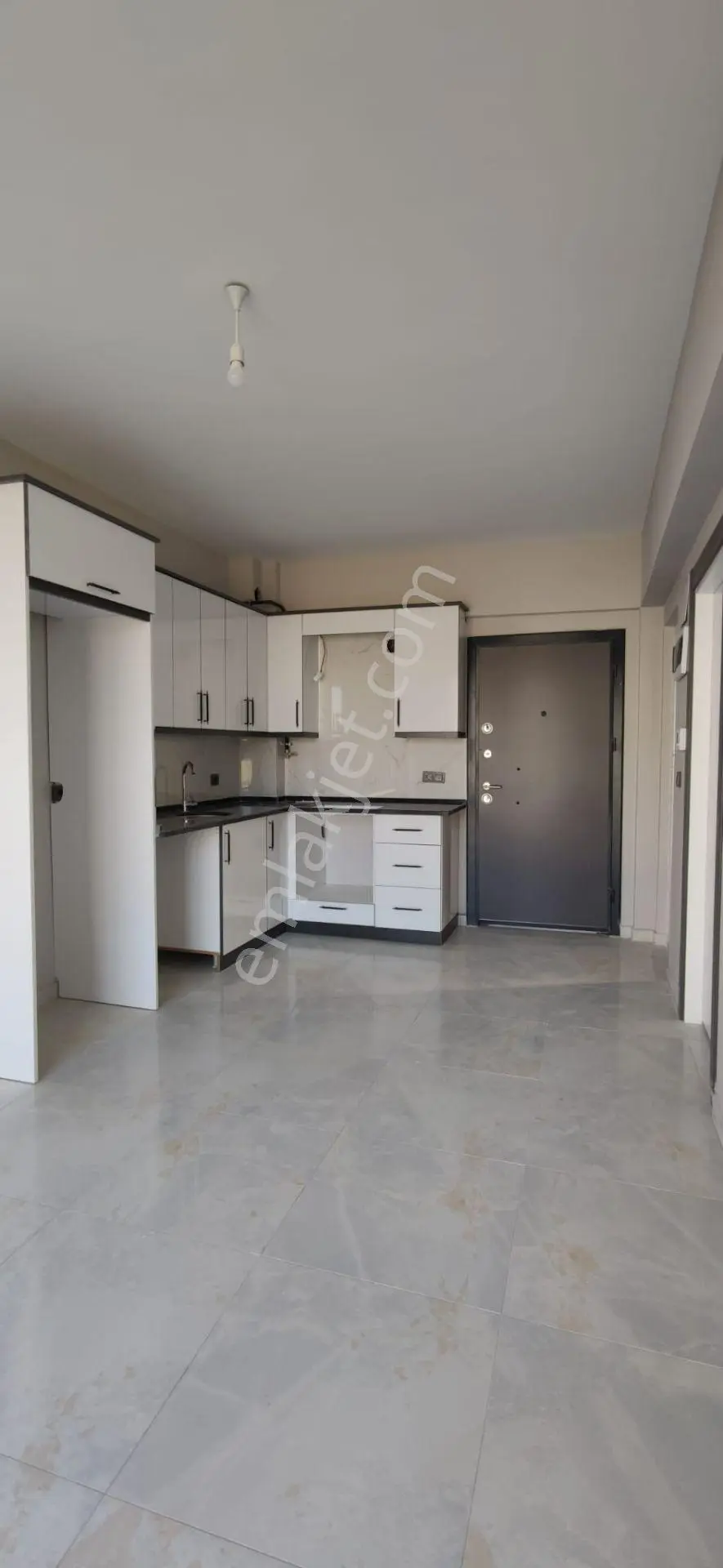 Enzade Emlaktan Satılık-kiralık 1+1 Daire — fotoğraf 3