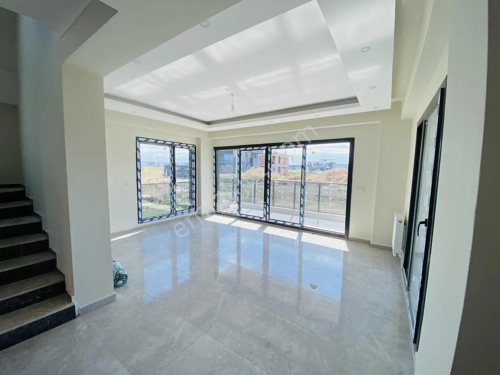 Denize Yürüme Mesafesinde Müstakil 3+1 Bahçeli Site İçi Villa — fotoğraf 3