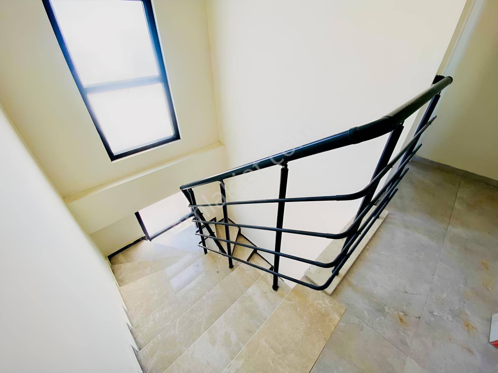 Denize Yürüme Mesafesinde Müstakil 3+1 Bahçeli Site İçi Villa — fotoğraf 6