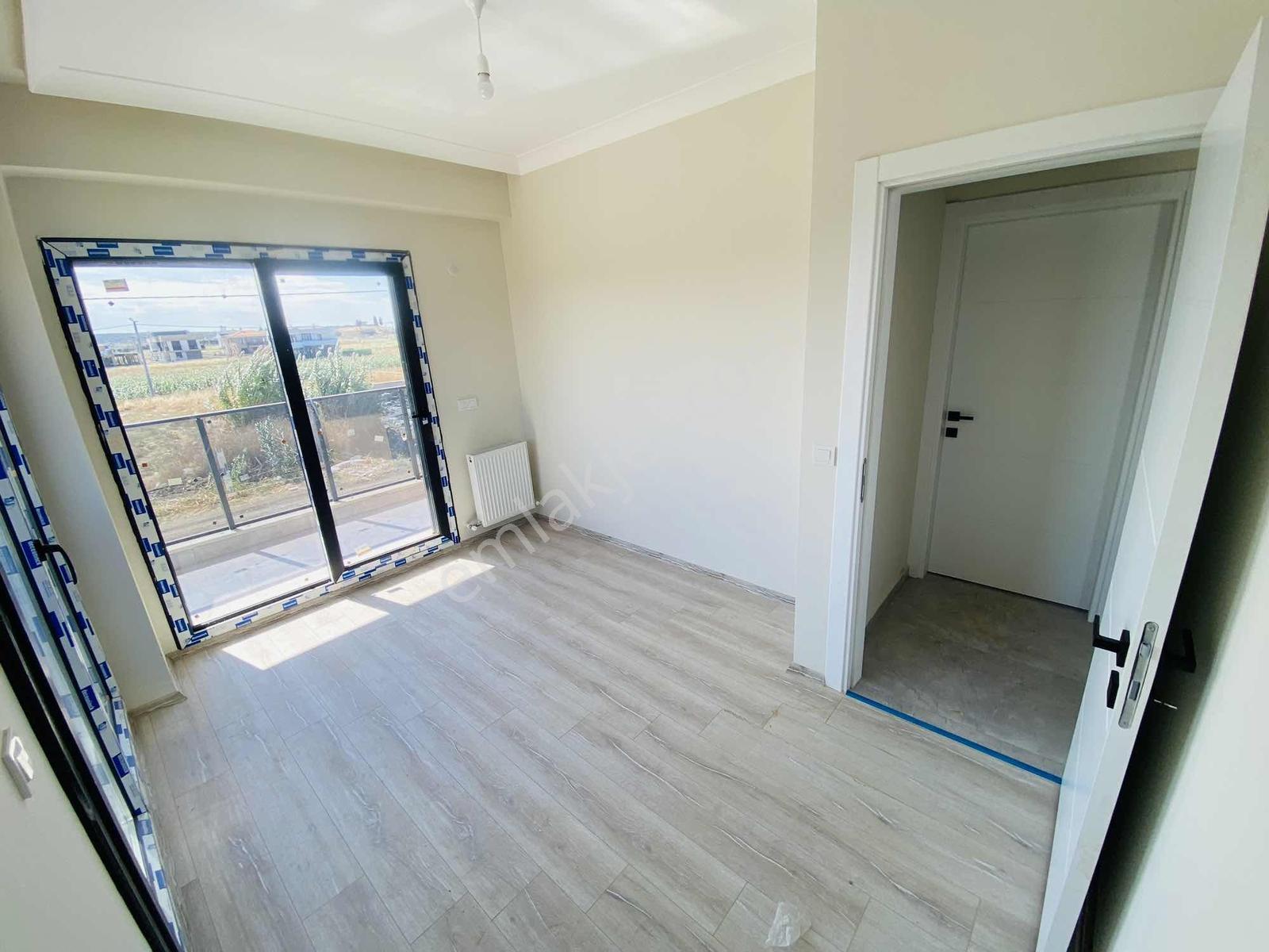 Denize Yürüme Mesafesinde Müstakil 3+1 Bahçeli Site İçi Villa — fotoğraf 9