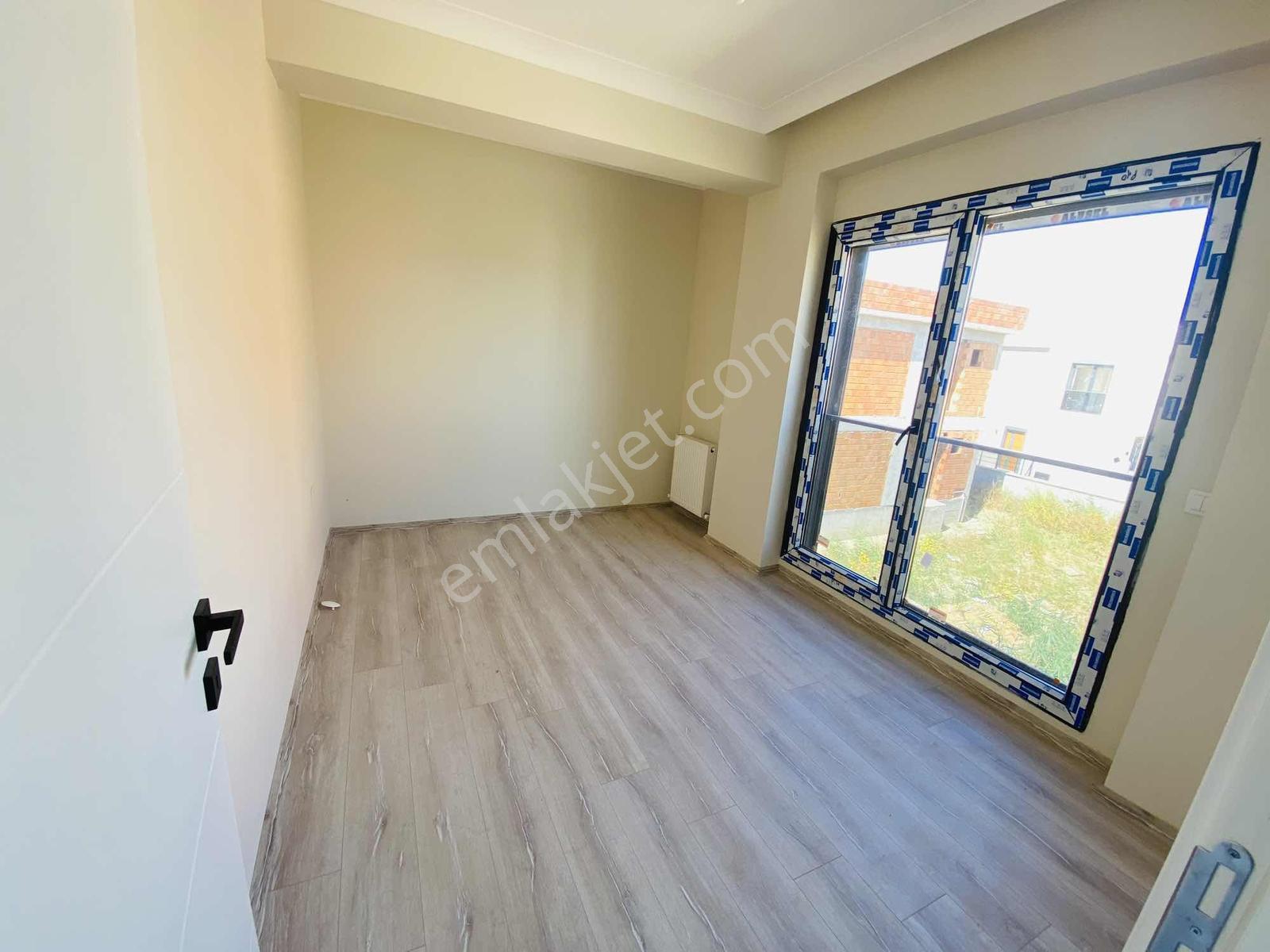 Denize Yürüme Mesafesinde Müstakil 3+1 Bahçeli Site İçi Villa — fotoğraf 10