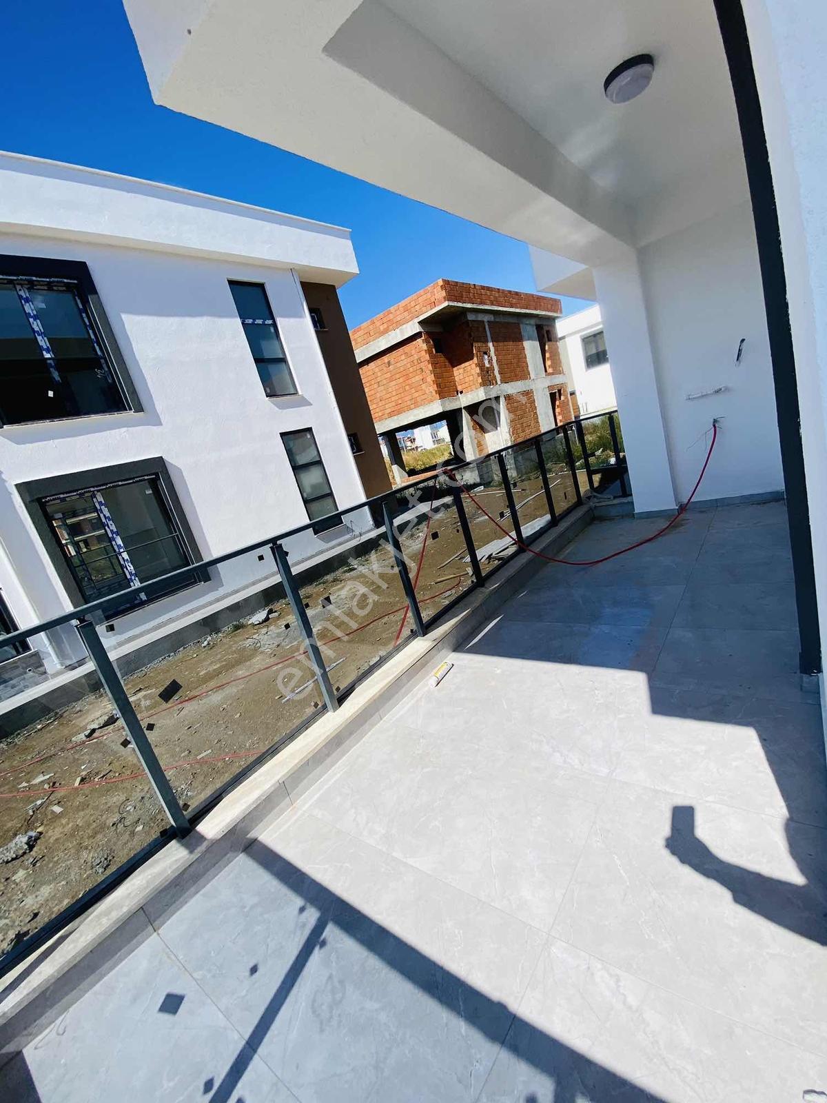 Denize Yürüme Mesafesinde Müstakil 3+1 Bahçeli Site İçi Villa — fotoğraf 34