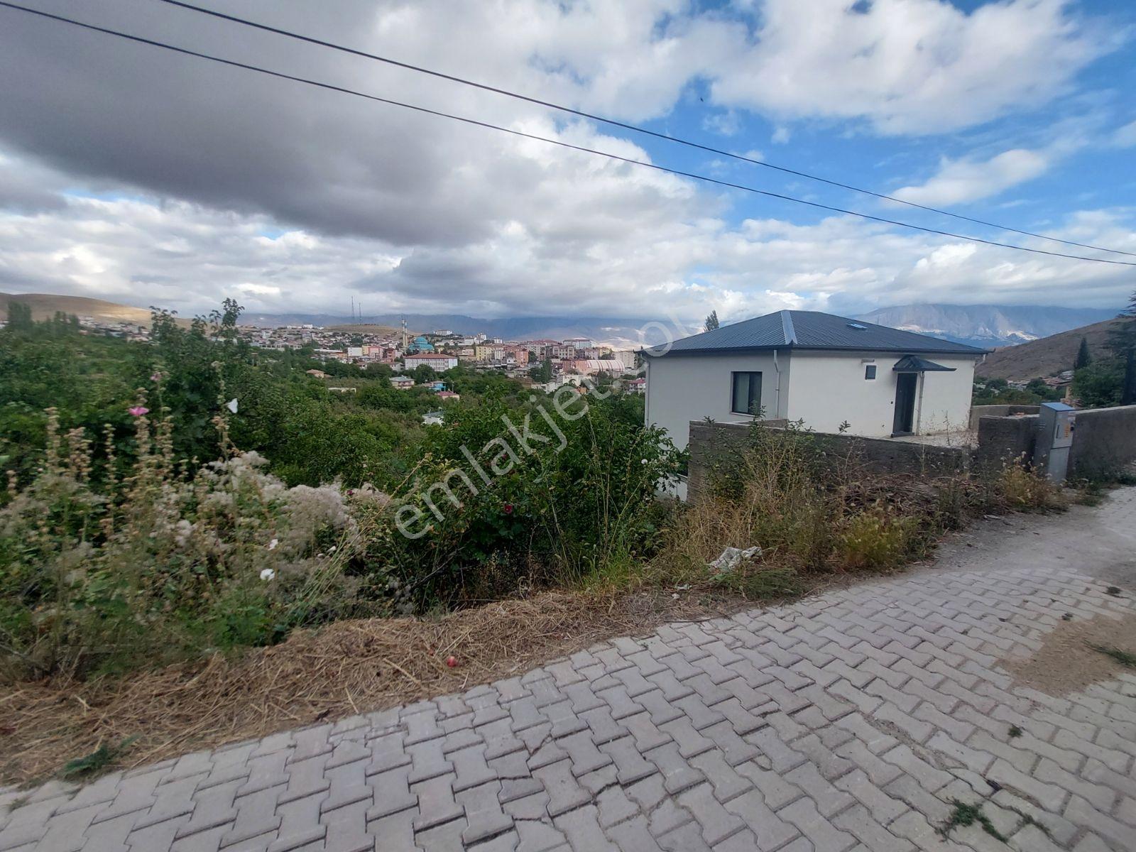 Çamardı Maden'de Satılık Toplamı 1.095 M² 3 Adet İmarlı Arsa.