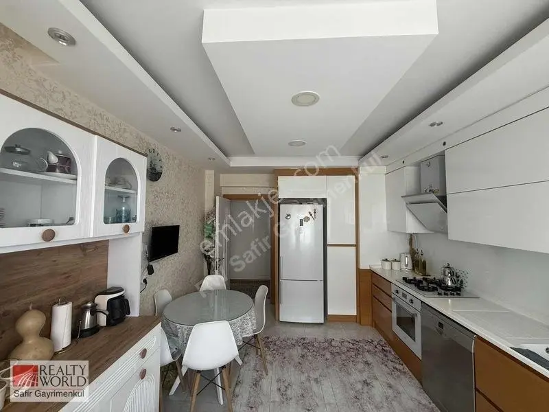 Şemikler'de Satılık Arakat 3+1 Daire Site İçerisinde Full Beyan — fotoğraf 2