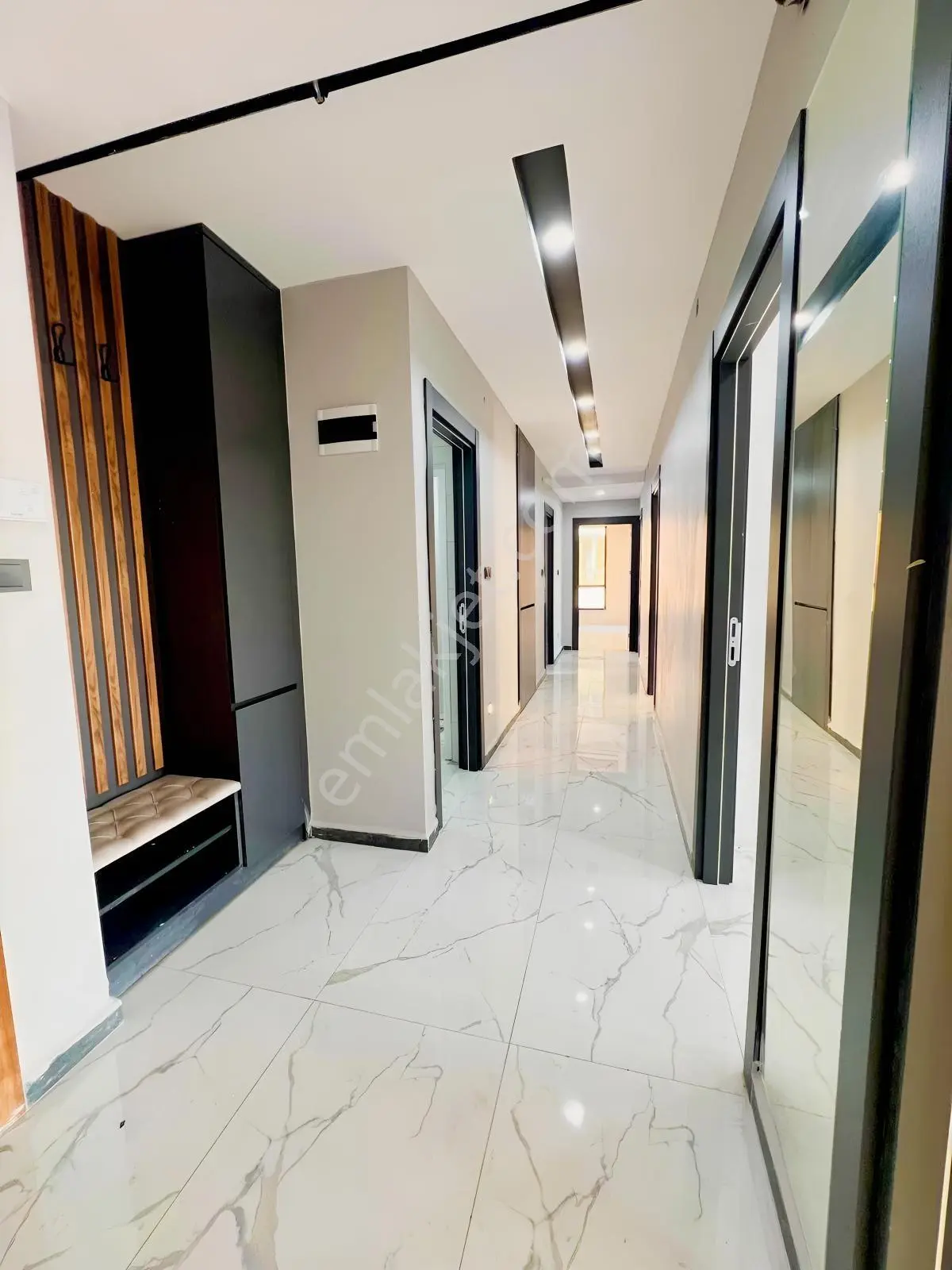 Batıkent Sitesinde Satılık Lüx Daire — fotoğraf 2