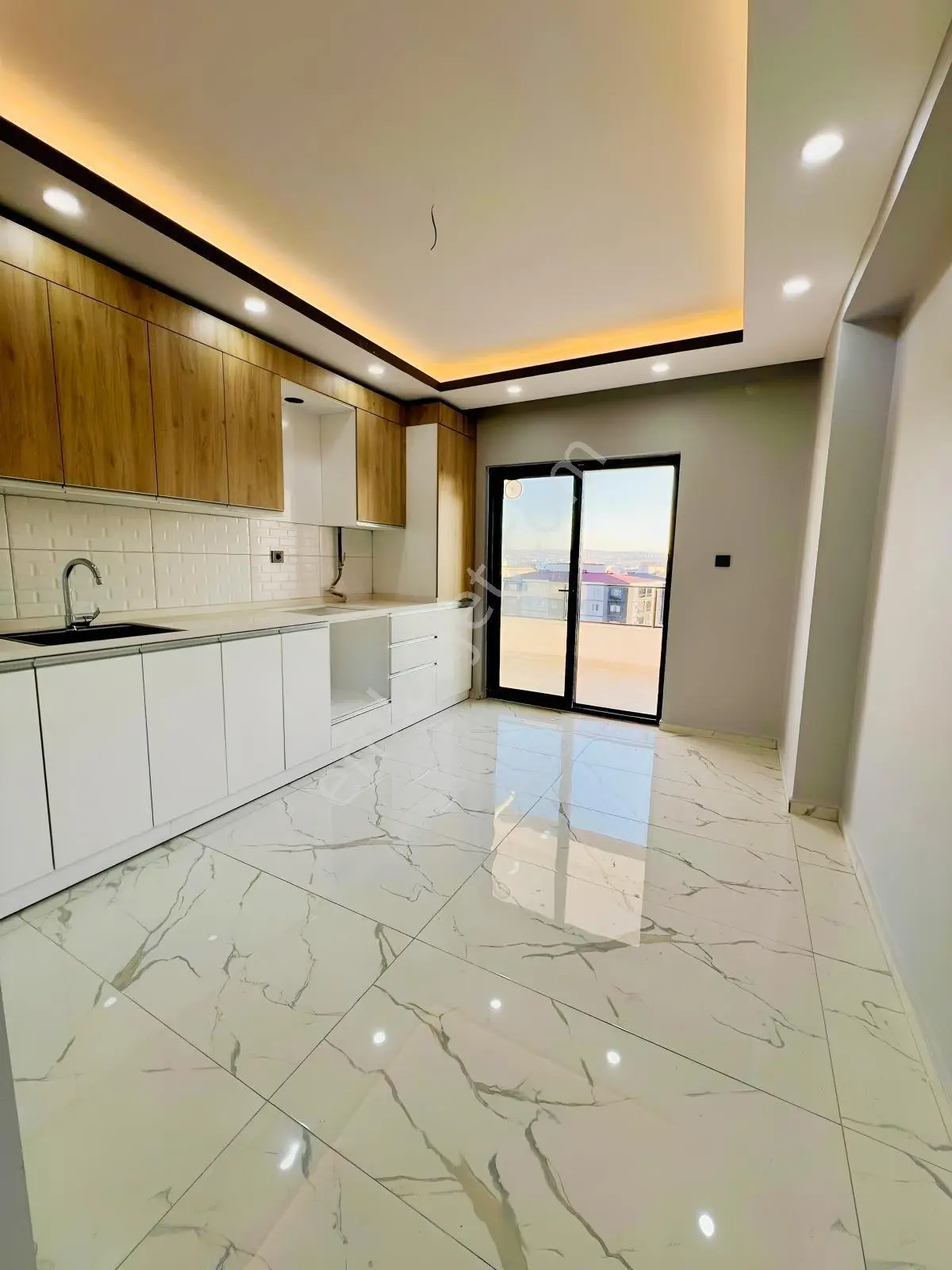 Batıkent Sitesinde Satılık Lüx Daire — fotoğraf 3