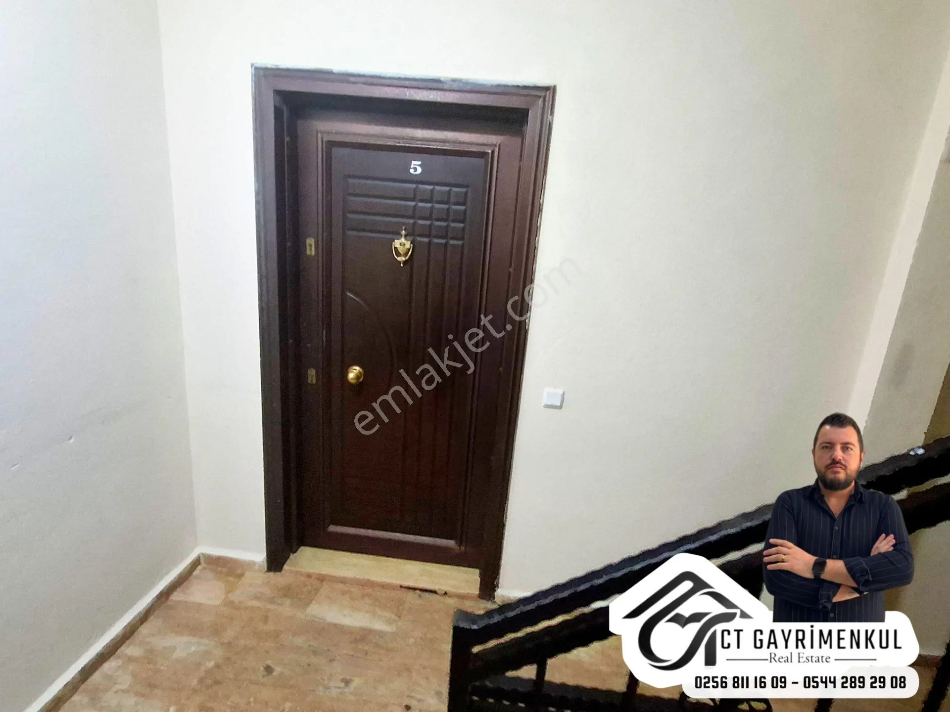 Didimde Satılık 2+1 Daire Köşe Başı Ön Cephe Geniş Balkonlu Orta Kat Fırsat Daire — fotoğraf 3