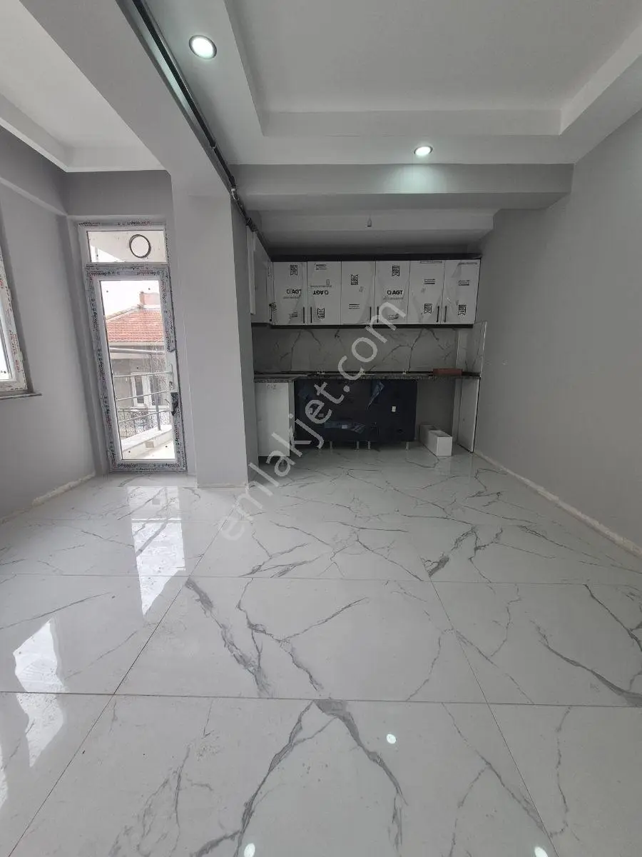 Au Çamlıca Mah. Tombakzade Blv. Yakını 1+1 Fırsat Apart — fotoğraf 3