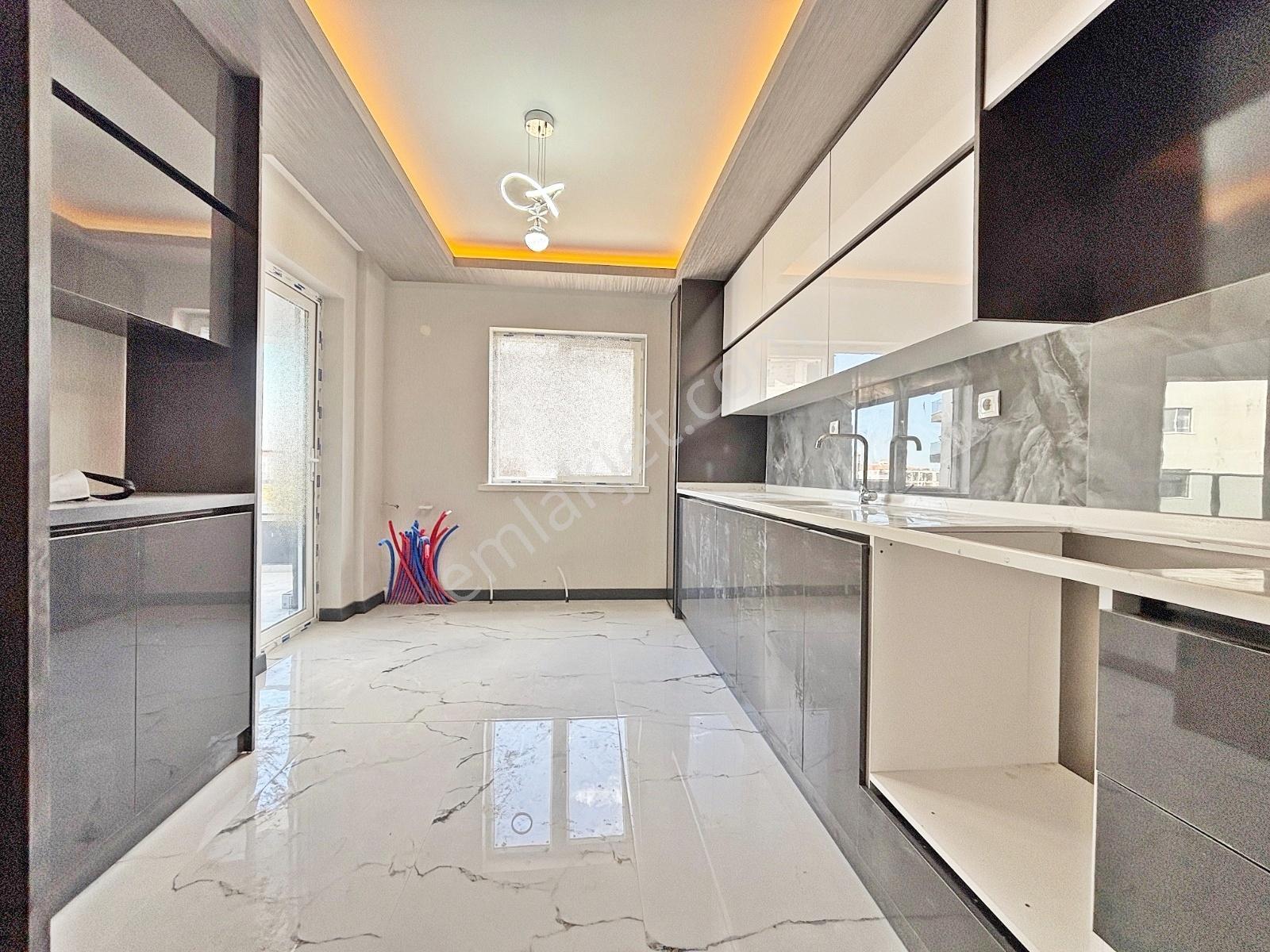 Yuvam'dan İskanlı Merkezi Konumda Acil Satılık 3+1 Sıfır Daire!! — fotoğraf 2