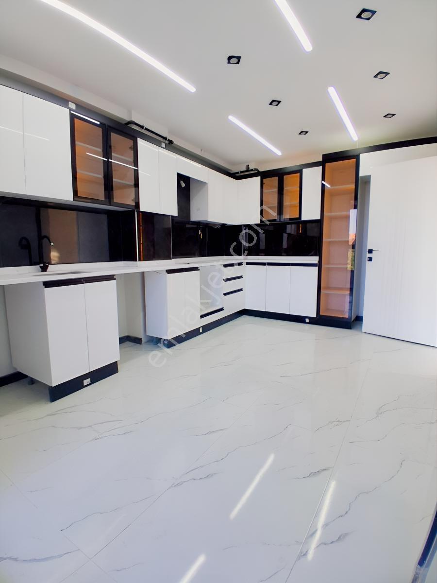 Ar-054 Şirintepe Mah. 3+1 140M2 Yunus Emre Spor Kompleksi Yakını