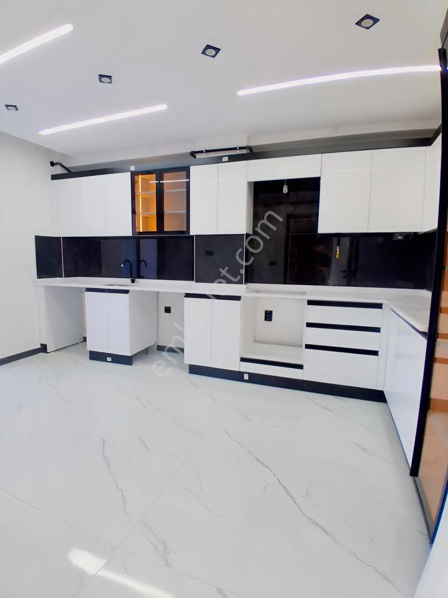 Ar-054 Şirintepe Mah. 3+1 140m2 Yunus Emre Spor Kompleksi Yakını — fotoğraf 2