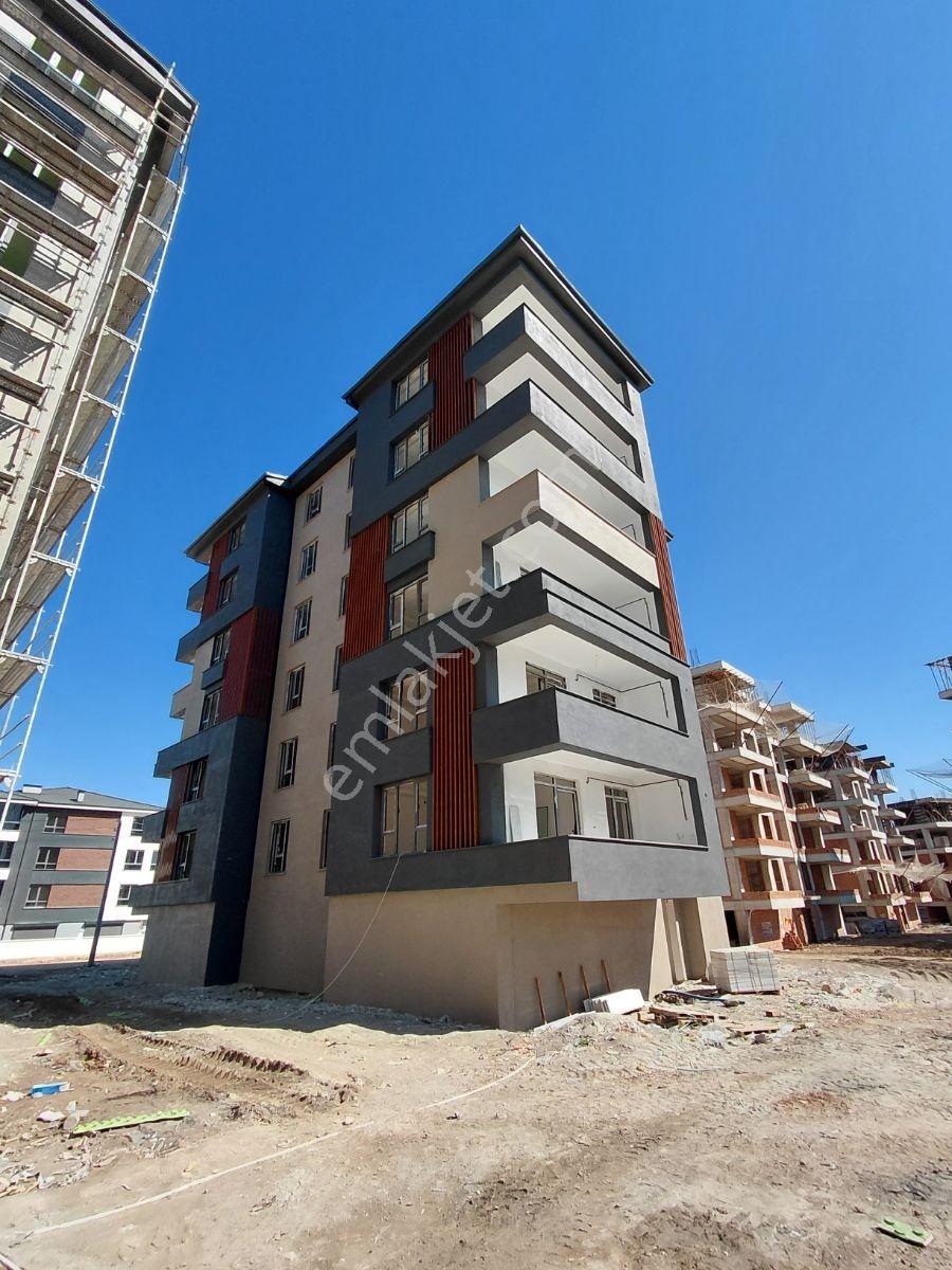 Lt-Yaşar Kemal Bulvarı Site İçi Aralık Teslim 2+1 Daireler