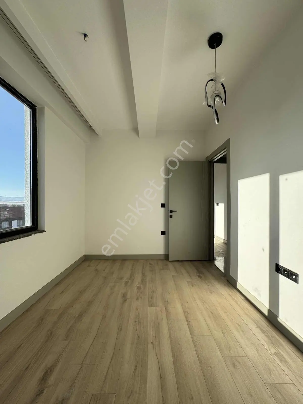 Eı-şirintepe Mah Ebeveyn Banyolu 100 Mt2 2+1 Daire — fotoğraf 14