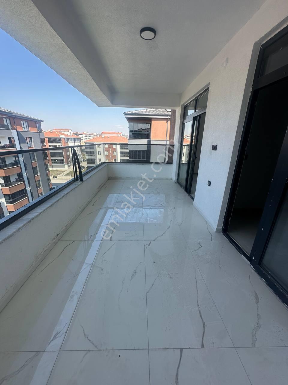 Md-desticiler Havuz Manzaralı, Lüks Site İçerisinde Satılık 2+1! — fotoğraf 4