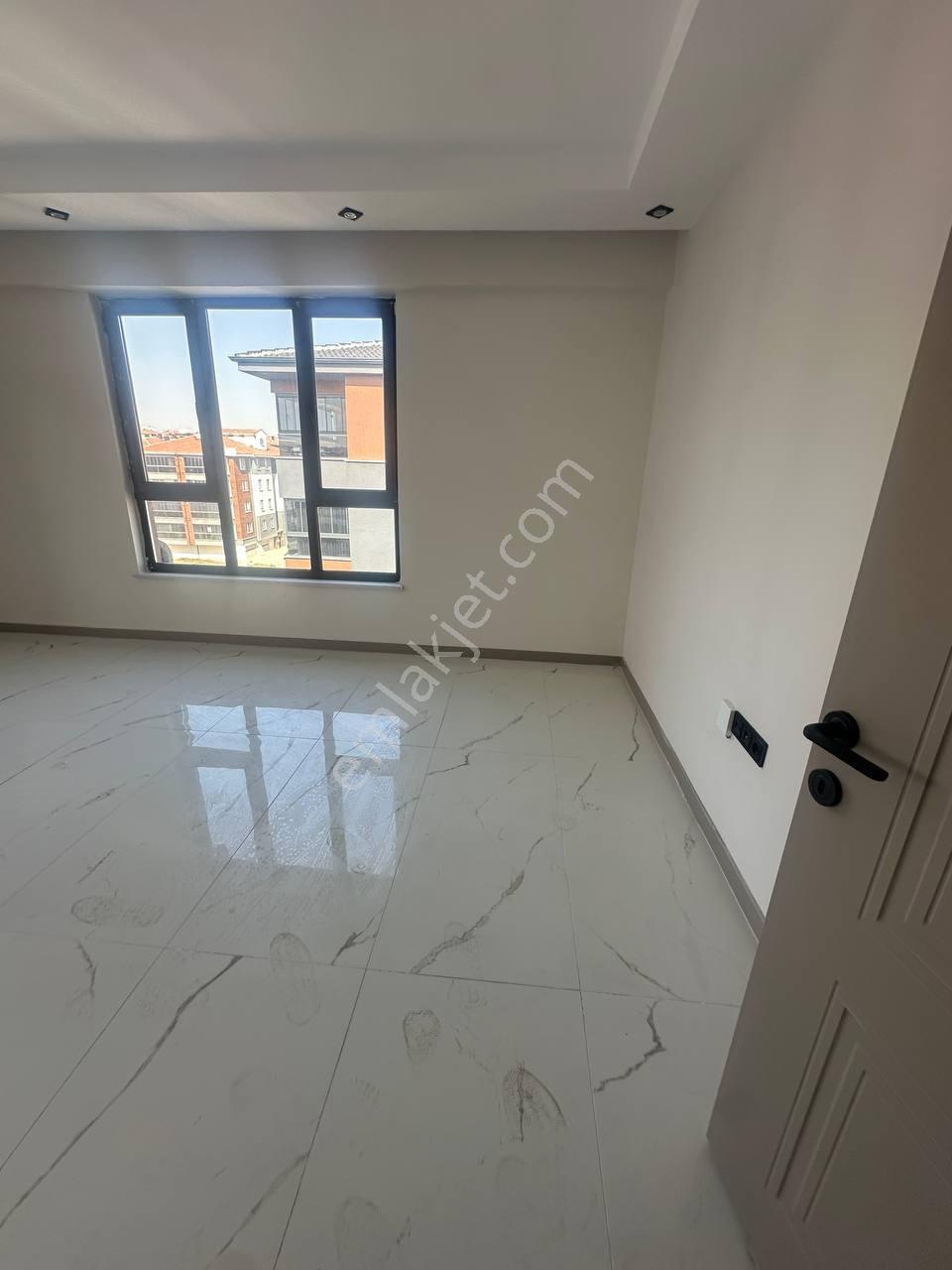 Md-desticiler Havuz Manzaralı, Lüks Site İçerisinde Satılık 2+1! — fotoğraf 7
