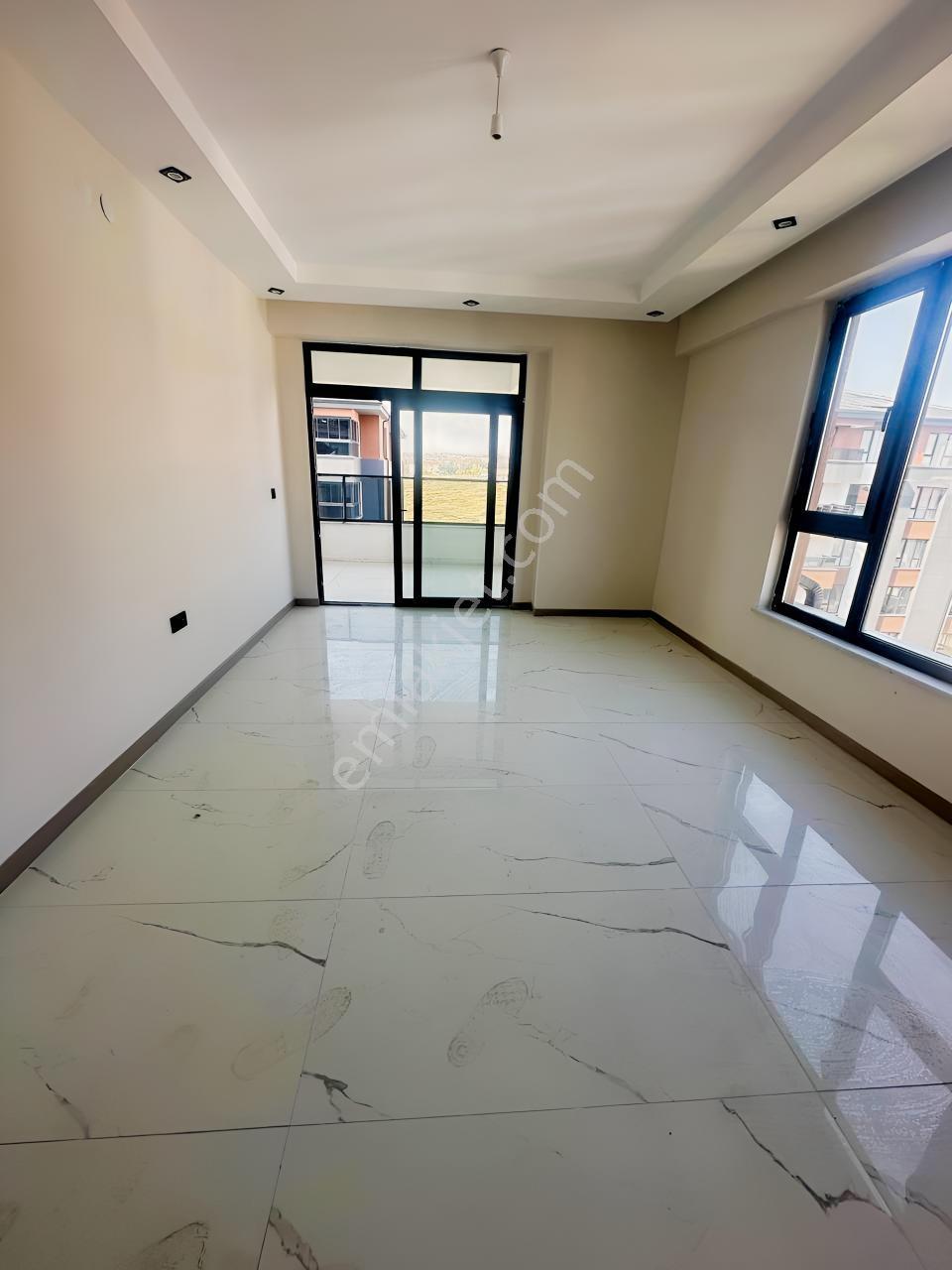 Md-desticiler Havuz Manzaralı, Lüks Site İçerisinde Satılık 2+1! — fotoğraf 8