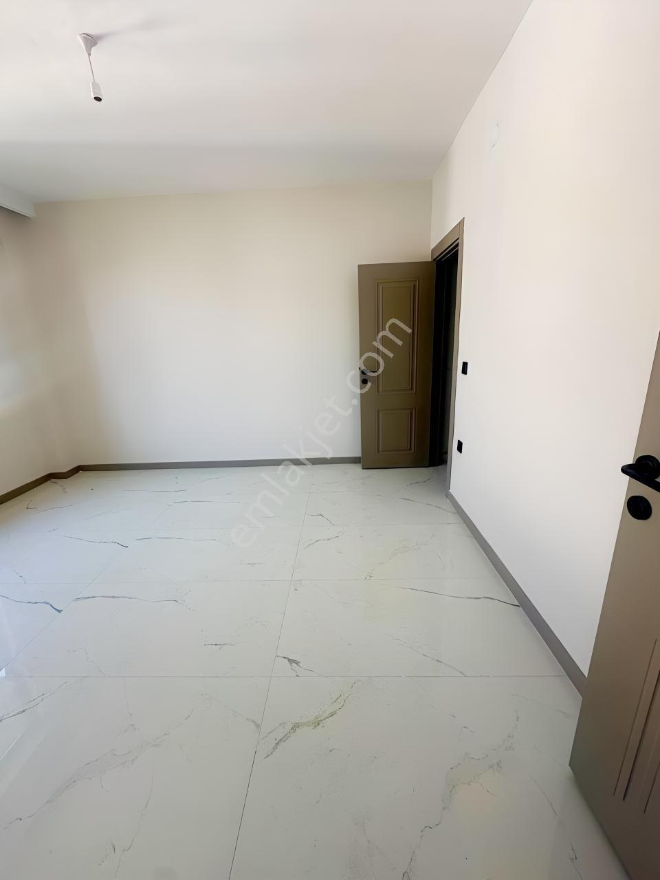 Md-desticiler Havuz Manzaralı, Lüks Site İçerisinde Satılık 2+1! — fotoğraf 10