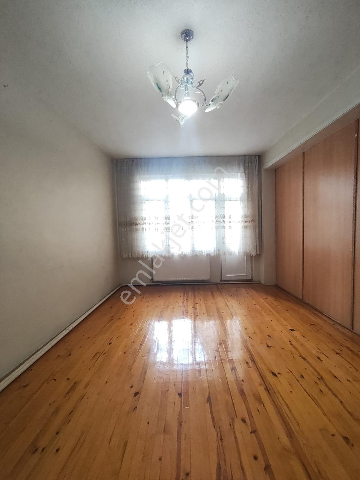 Şehrin Merkezinde 3+1 Bakımlı Satılık Daire — fotoğraf 6
