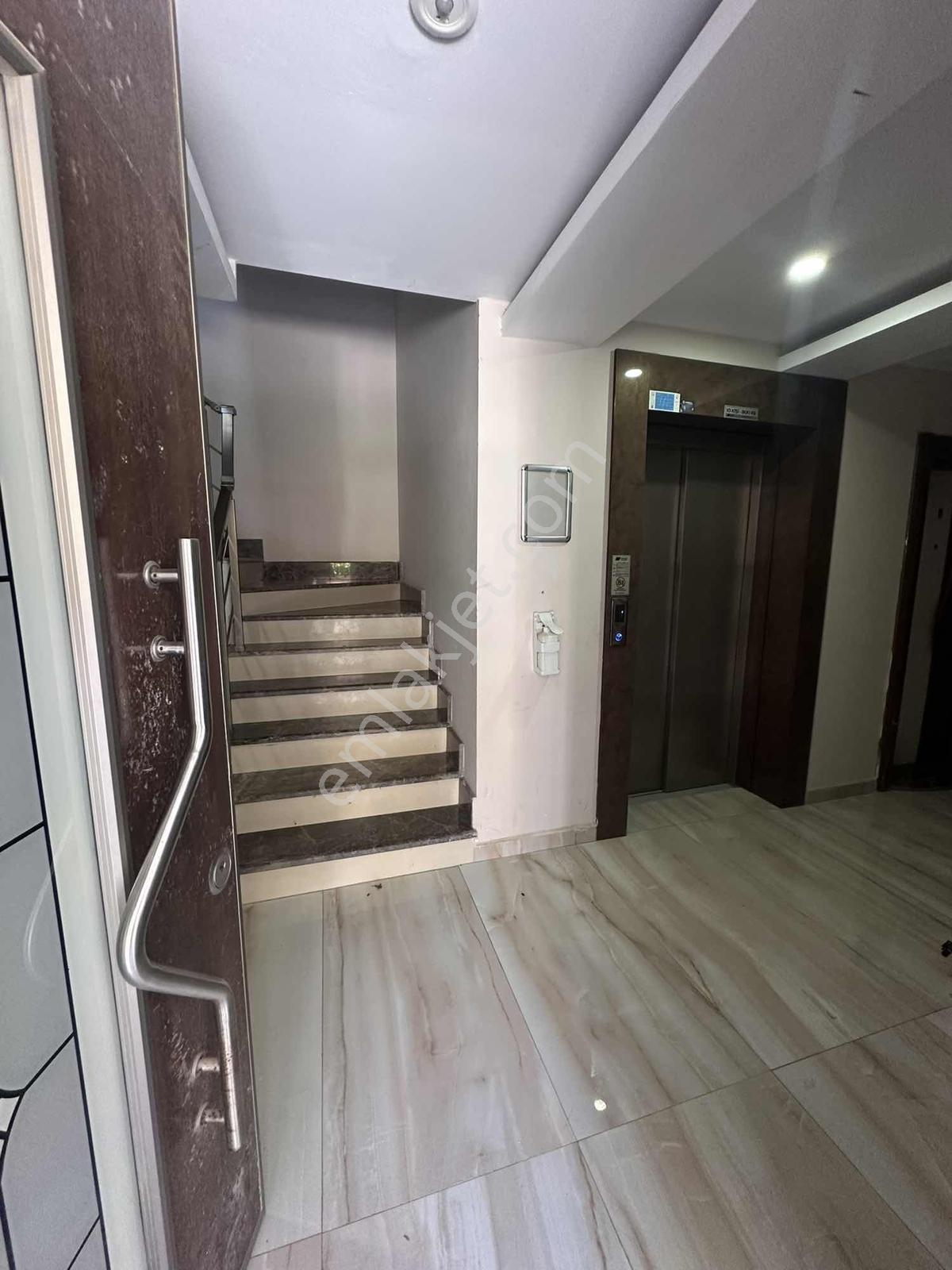 Güzeloba'da Katta Havuzlu Kapalı Otoparklı 1+1 Satılık Daire — fotoğraf 7