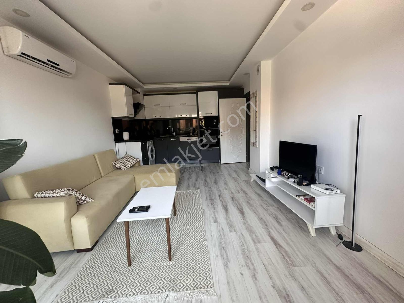 Güzeloba'da Katta Havuzlu Kapalı Otoparklı 1+1 Satılık Daire — fotoğraf 15