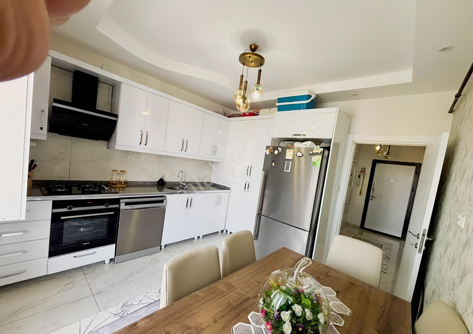 Cg Bağcılar Gökuşağı Villaları Arkası Acil Satılık 2+1 Daire — fotoğraf 2