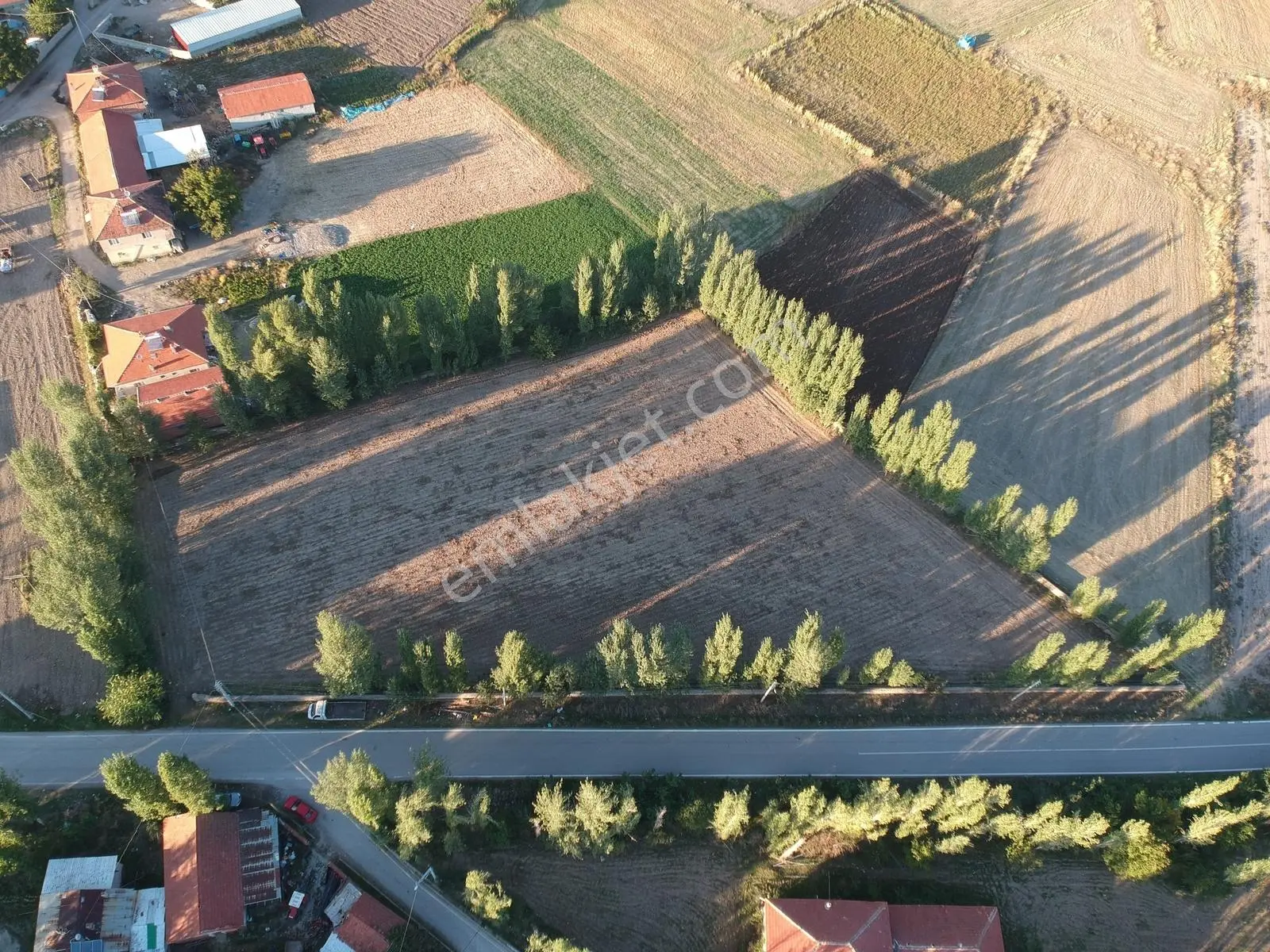 İlbey // Şuhut Mahmut Köyü-hallaç Yolunda Satılık 7.046 M² Tarla — fotoğraf 16