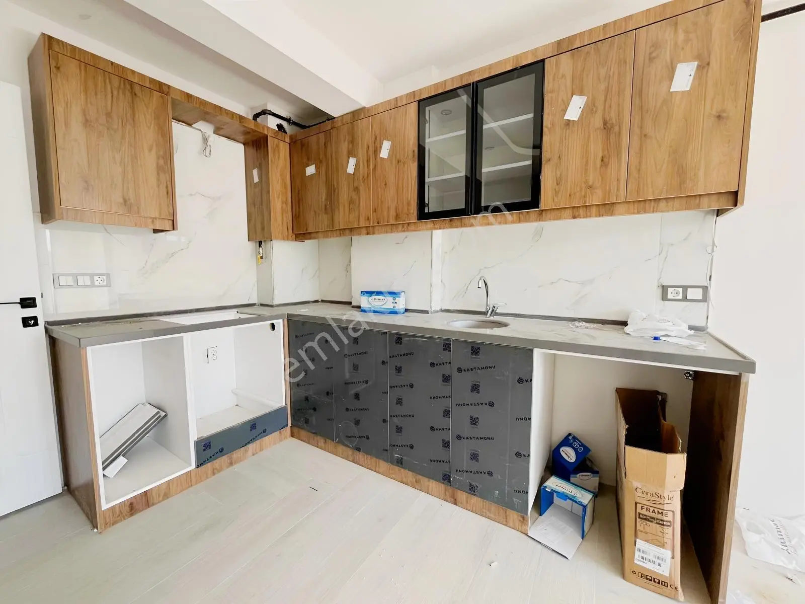 Asil Emlak'tan Muradiye'de Site İçinde 2+1 Sıfır Daire — fotoğraf 2