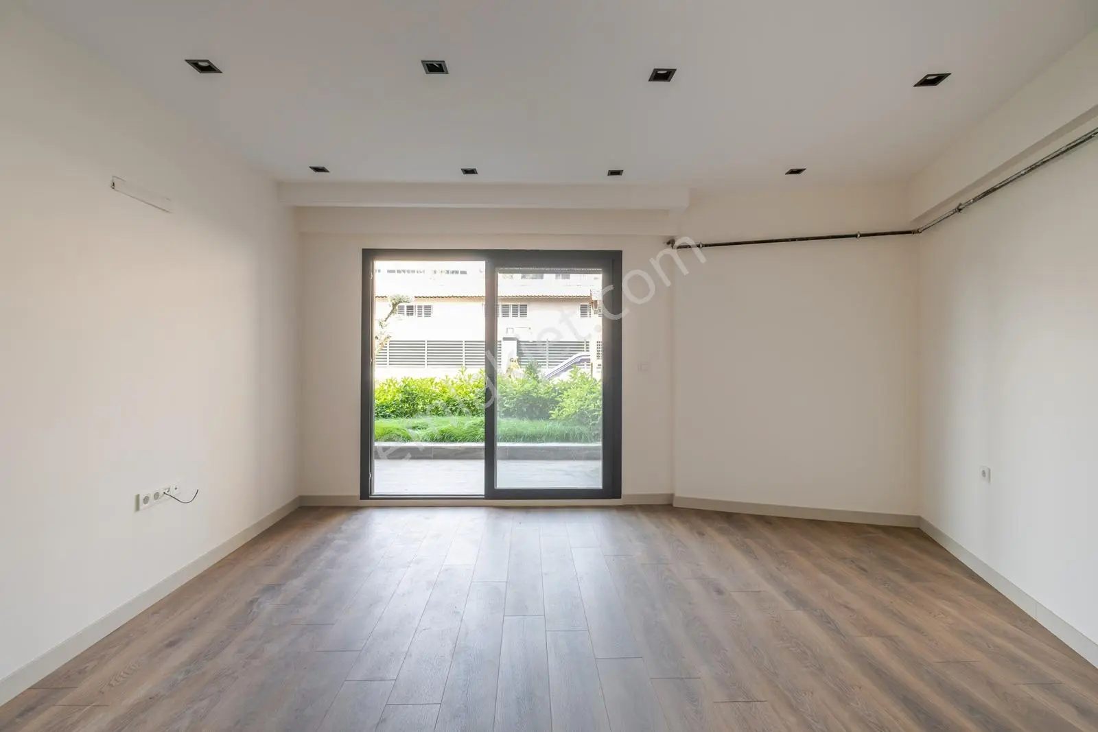 Bornova Site İçersi'nde Havuz Cepheli 3+1 Zemin Dubleks Daire — fotoğraf 2