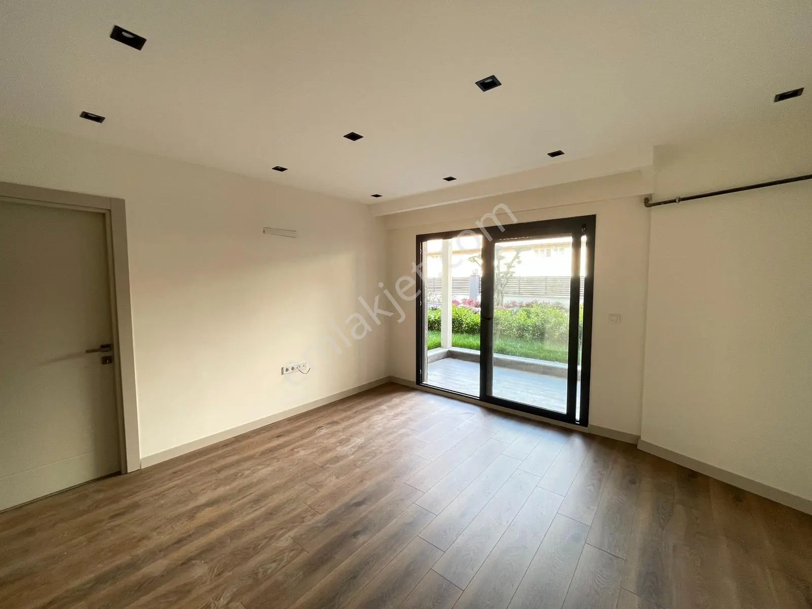 Bornova Site İçersi'nde Havuz Cepheli 3+1 Zemin Dubleks Daire — fotoğraf 4