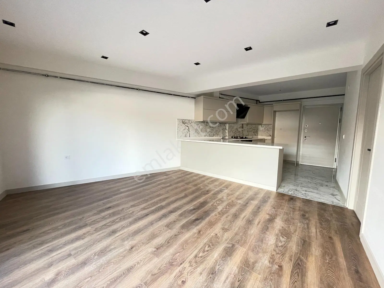 Bornova Site İçersi'nde Havuz Cepheli 3+1 Zemin Dubleks Daire — fotoğraf 6