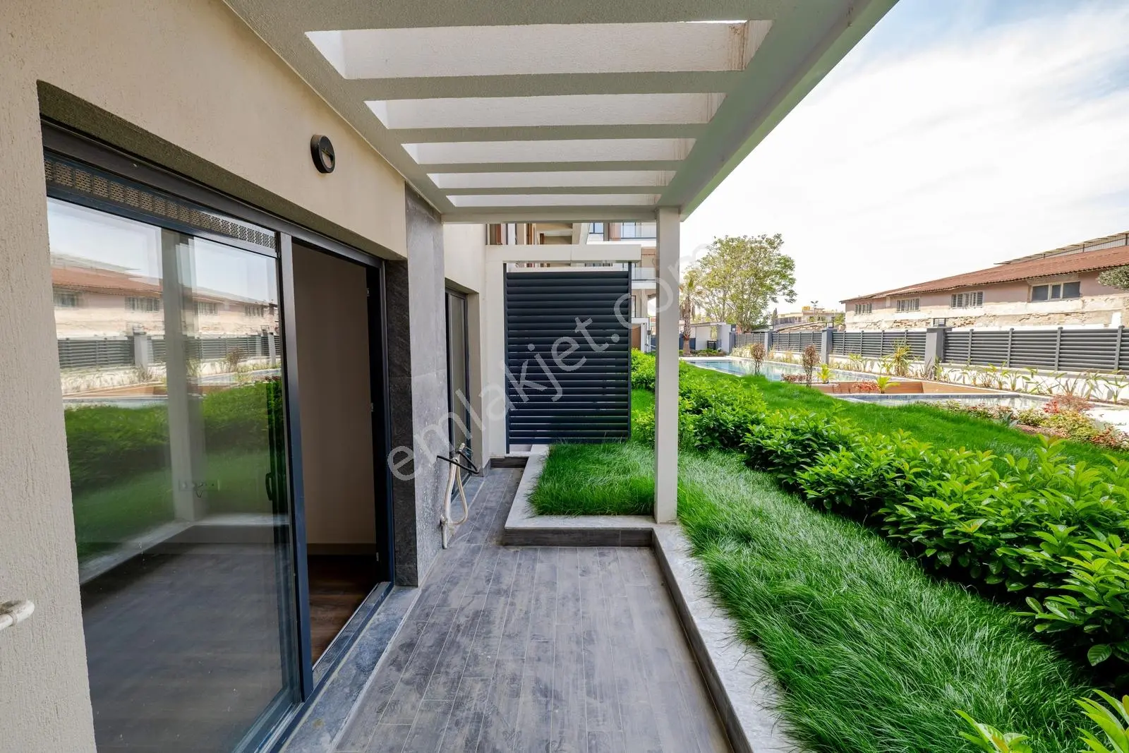 Bornova Site İçersi'nde Havuz Cepheli 3+1 Zemin Dubleks Daire — fotoğraf 8