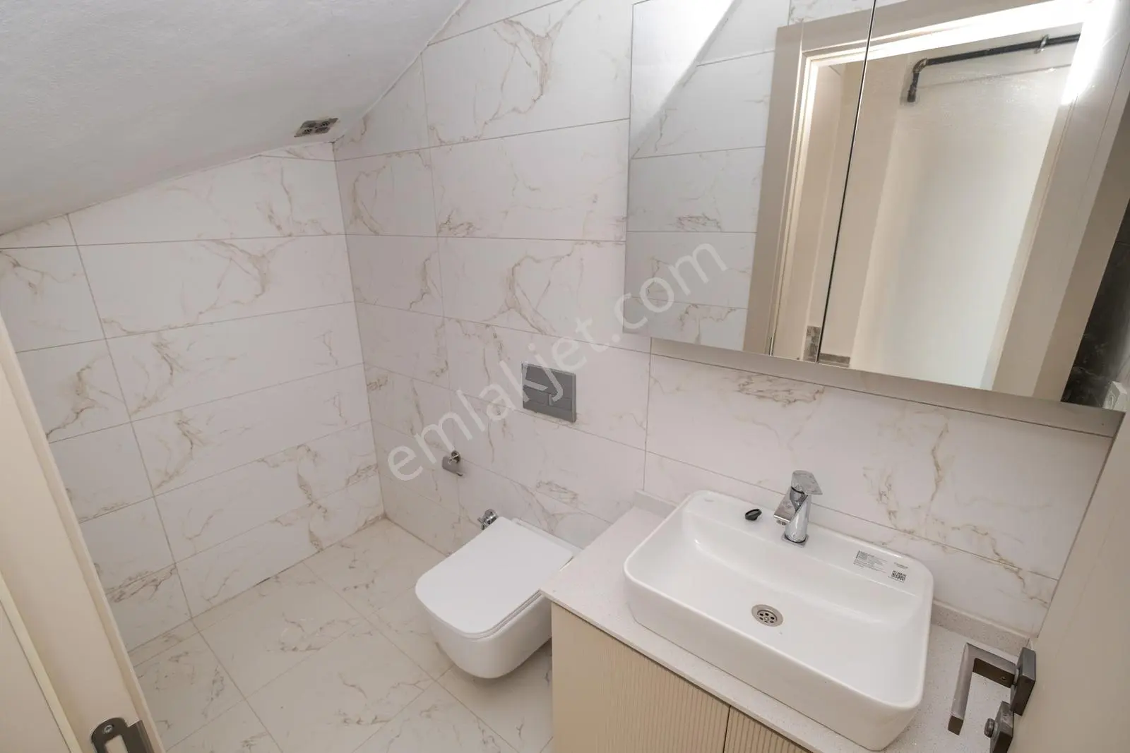 Bornova Site İçersi'nde Havuz Cepheli 3+1 Zemin Dubleks Daire — fotoğraf 14