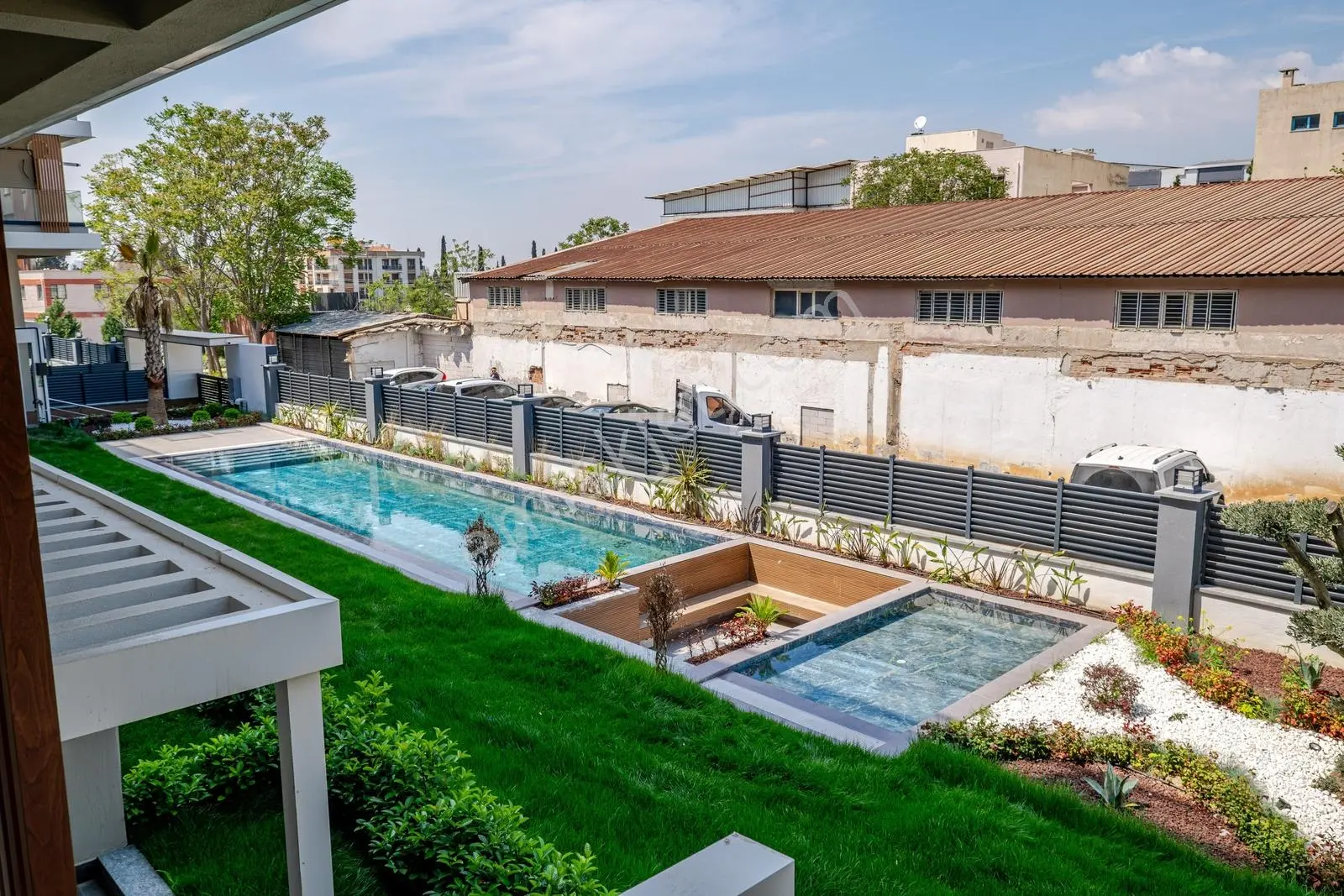 Bornova Site İçersi'nde Havuz Cepheli 3+1 Zemin Dubleks Daire — fotoğraf 25