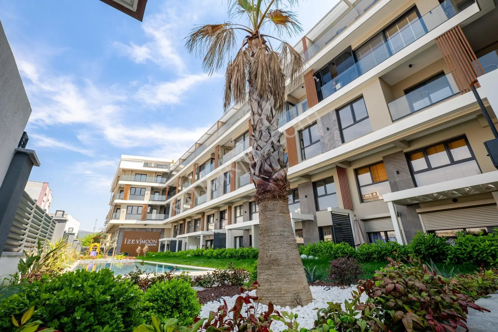 Bornova Site İçersi'nde Havuz Cepheli 3+1 Zemin Dubleks Daire — fotoğraf 32