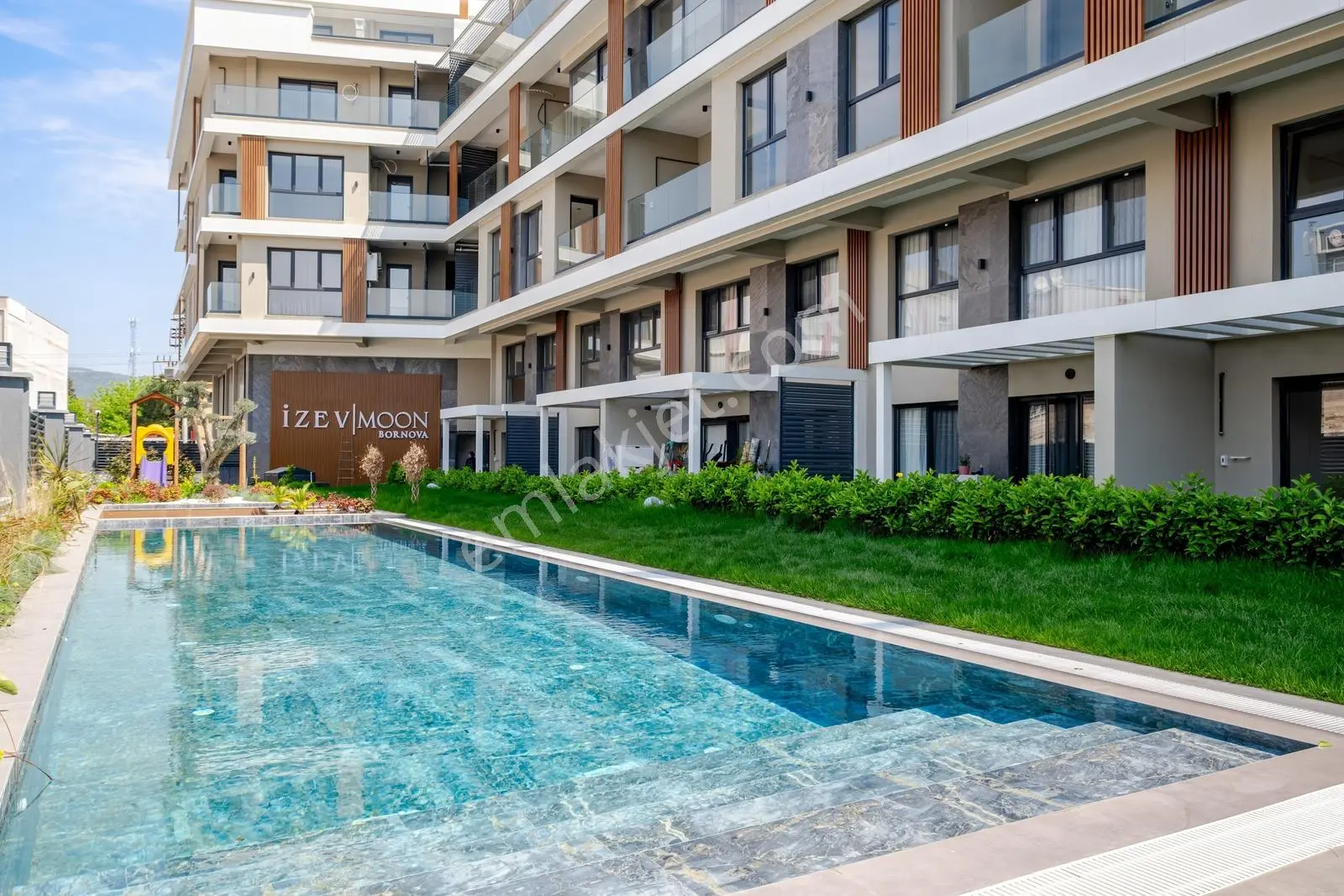 Bornova Site İçersi'nde Havuz Cepheli 3+1 Zemin Dubleks Daire — fotoğraf 33