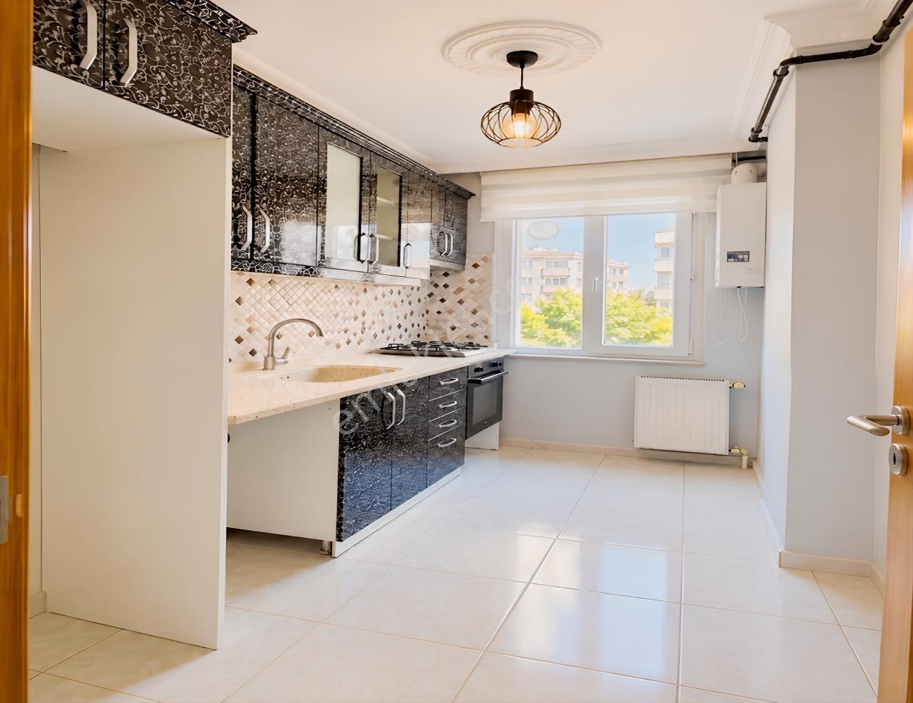 Esenyurt Bağlarçeşme Meydan Ön Cephe 2+1 Arakat Satılık — fotoğraf 22