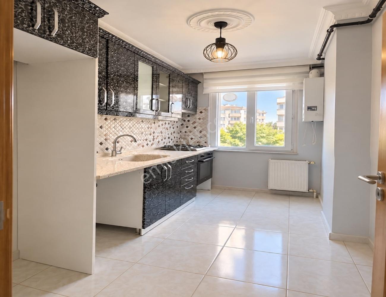 Esenyurt Bağlarçeşme Meydan Ön Cephe 2+1 Arakat Satılık — fotoğraf 34