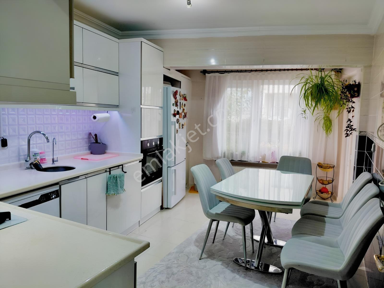 Yenidoğan Mah. Ana Cadde Üzerinde Satılık 3+1 Daire — fotoğraf 2